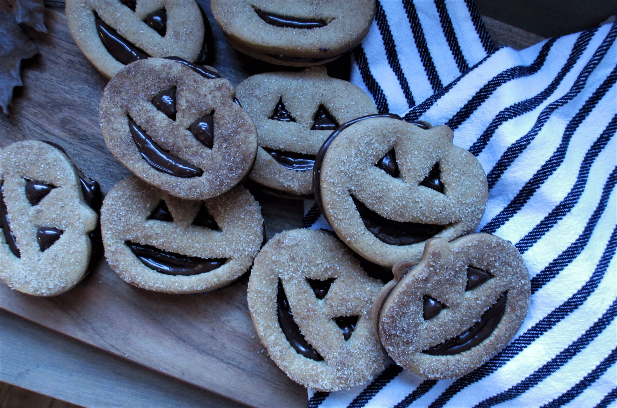 JackOLantern Cinnamon and Brown Sugar Cookies with Chocolate Filling jchandelle